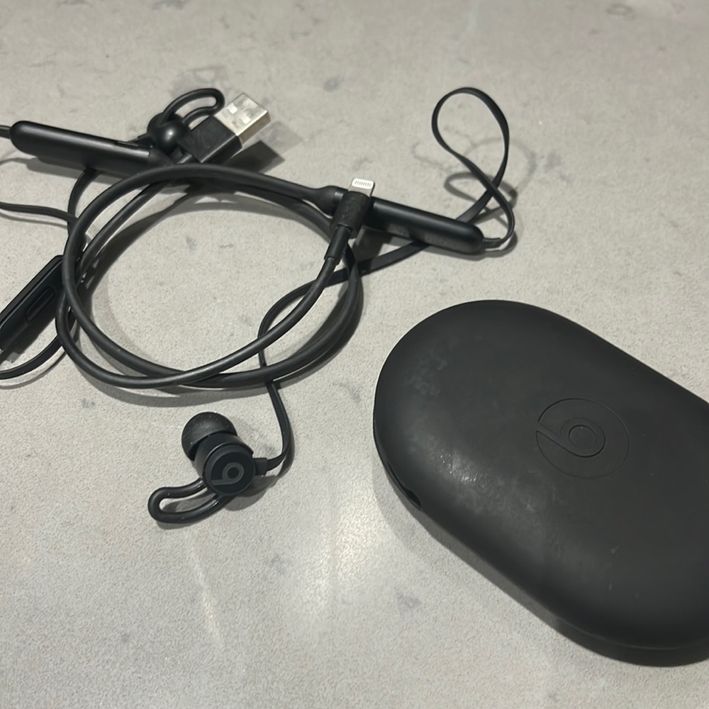 Beats wireless head phones with charger